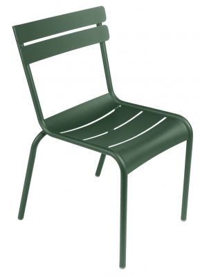 Luxembourg Stuhl von Fermob, zederngrün, für den Außenbereich. Gartenstuhl aus Metall mit Lattenmuster.